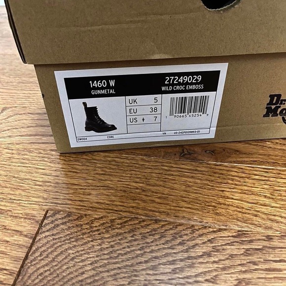 DR. MARTENS 1460 Gunmetal Wild Croc Embross LACE UP BOOTS Size 7 Women’s - Picture 4 of 4